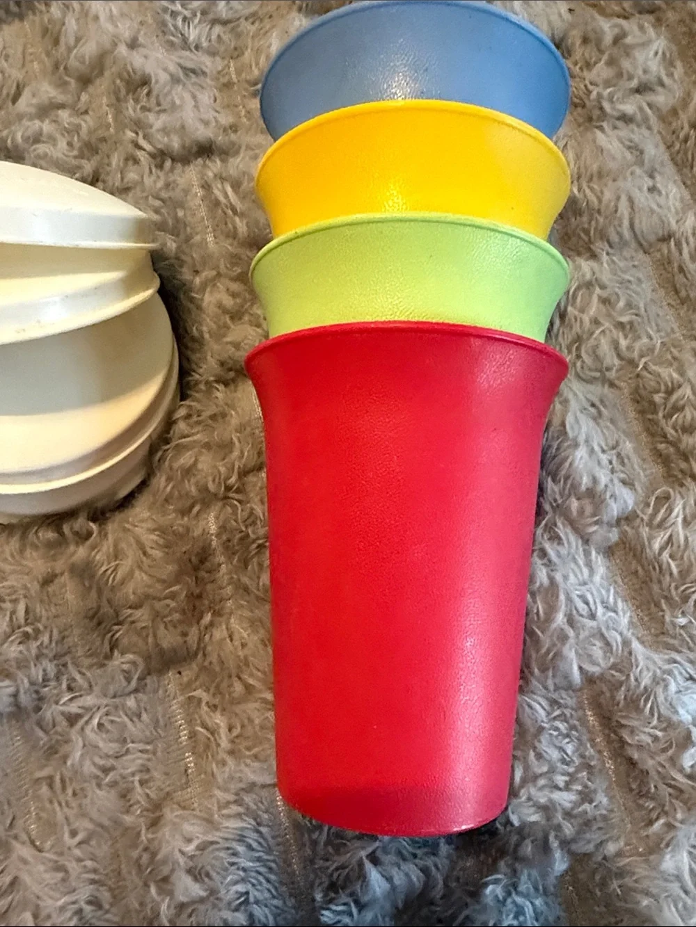 VinTupperware Colorful Plastic Cups with Lids - red, Yellow, Green, Blue